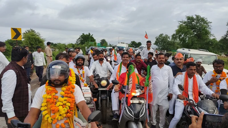 सेवा संकल्प यात्रा का बड़ागांव धसान में हुआ स्वागत सेवा संकल्प संवाद में यात्रियों ने साझा किए अपने अनुभव